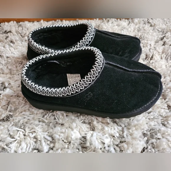 Black Ugg Tasman Slipper - Picture 1 of 5